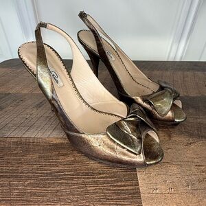 Oscar de la Renta Metallic Bronze Bow Slingback Heels